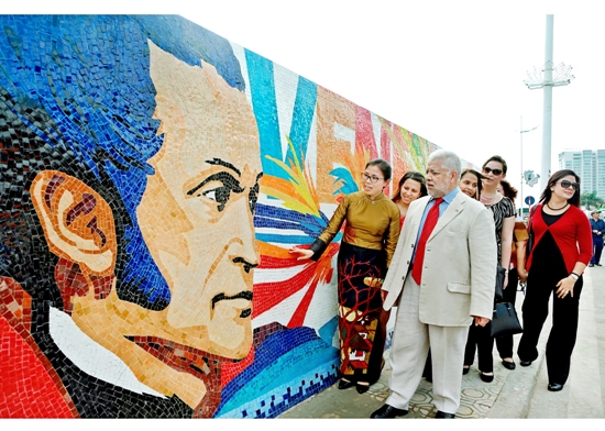 Khánh thành đoạn tranh gốm về người anh hùng giải phóng của Venezuela